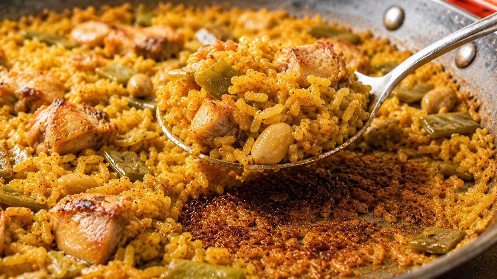 El socarrat: la señal de una paella valenciana perfecta